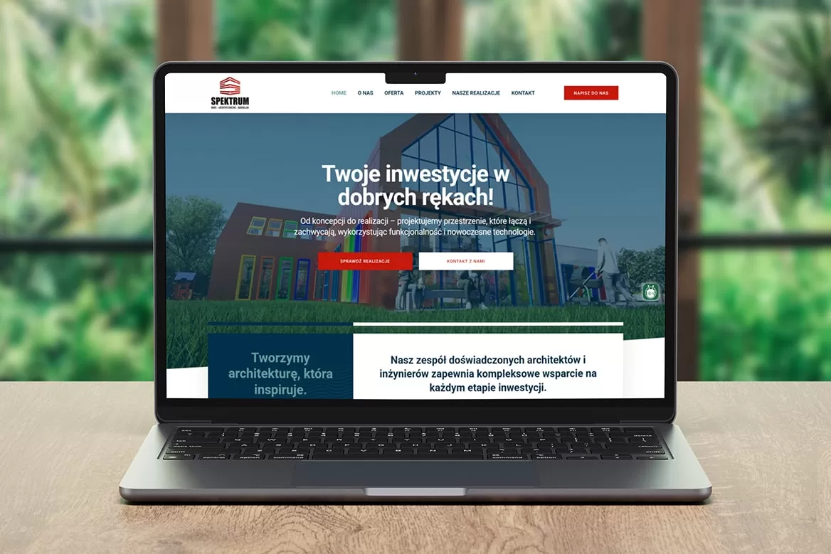 Strona internetowa biura architektonicznego spektrumarchitekci.pl na ekranie laptopa
